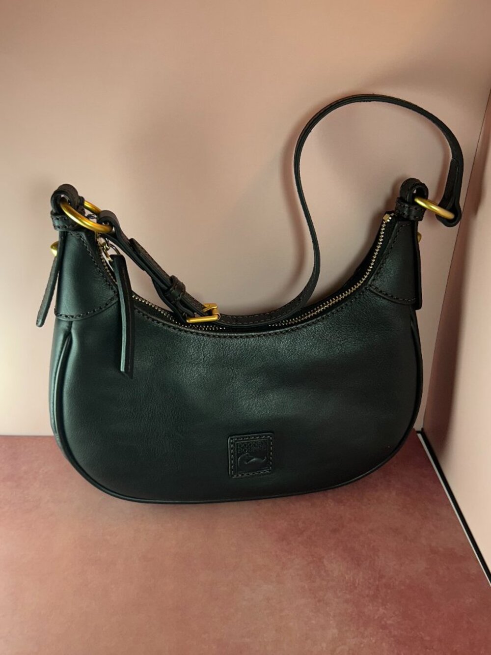 DOONEY & BOURKE LUCCA PEBBLED LEATHER BAGUETTE SHOULDER BAG - Picture 2 of 13